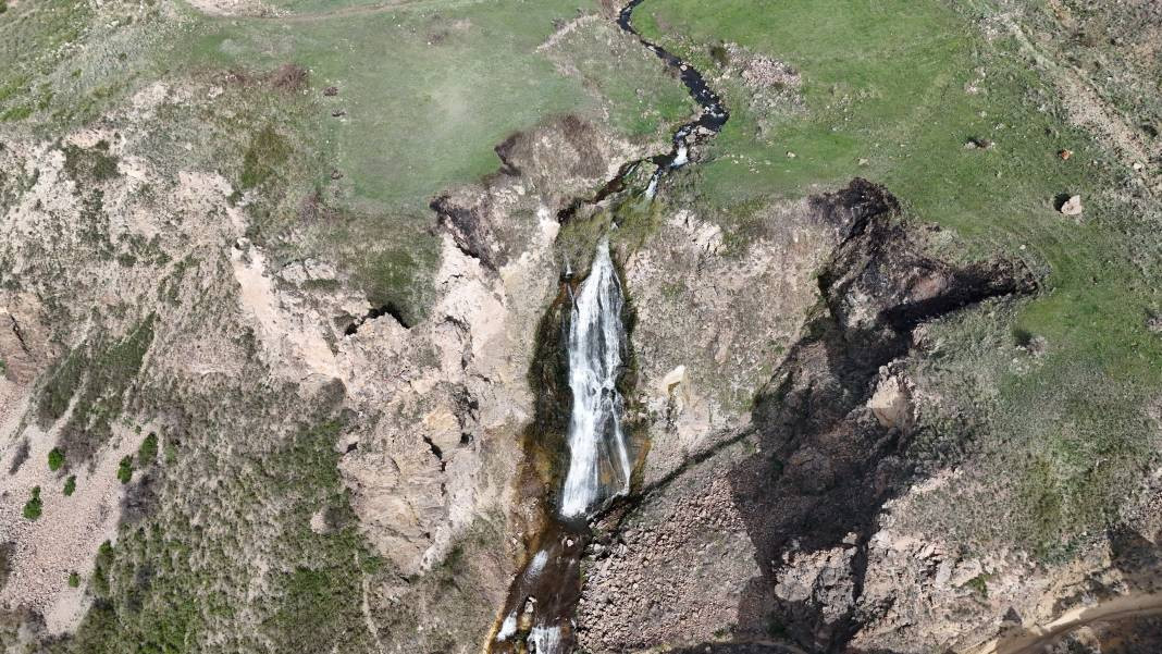 Karlar eridi Susuz Şelalesi’nde kartpostallık görüntüler oluştu - Resim: 6